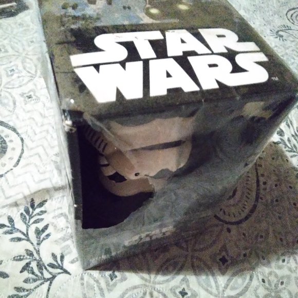 Star Wars Stormtrooper Gauntlet - Picture 2 of 3